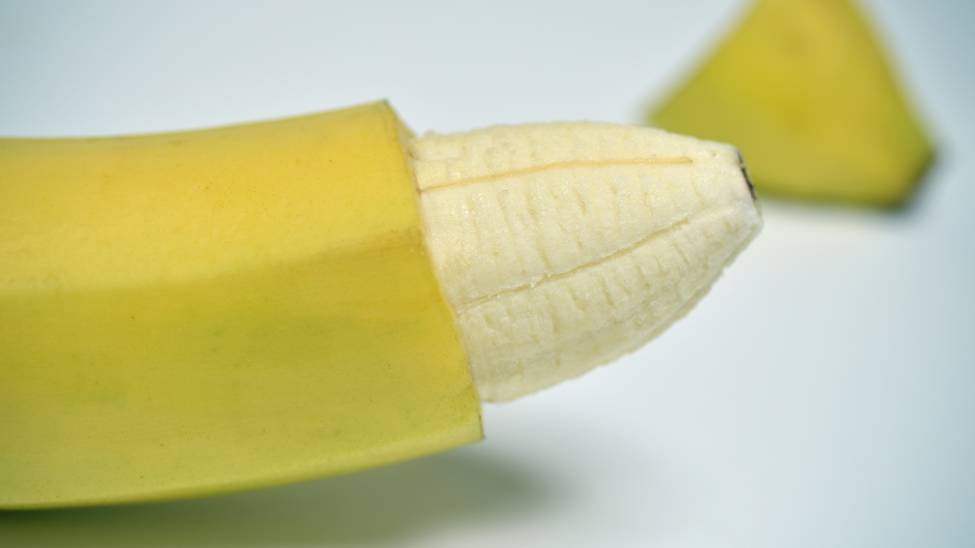 Liệu 30 tuổi có nên cắt bao quy đầu không? Nên cắt nếu gặp phải tình trạng hẹp hoặc tắc nghẽn bao quy đầu