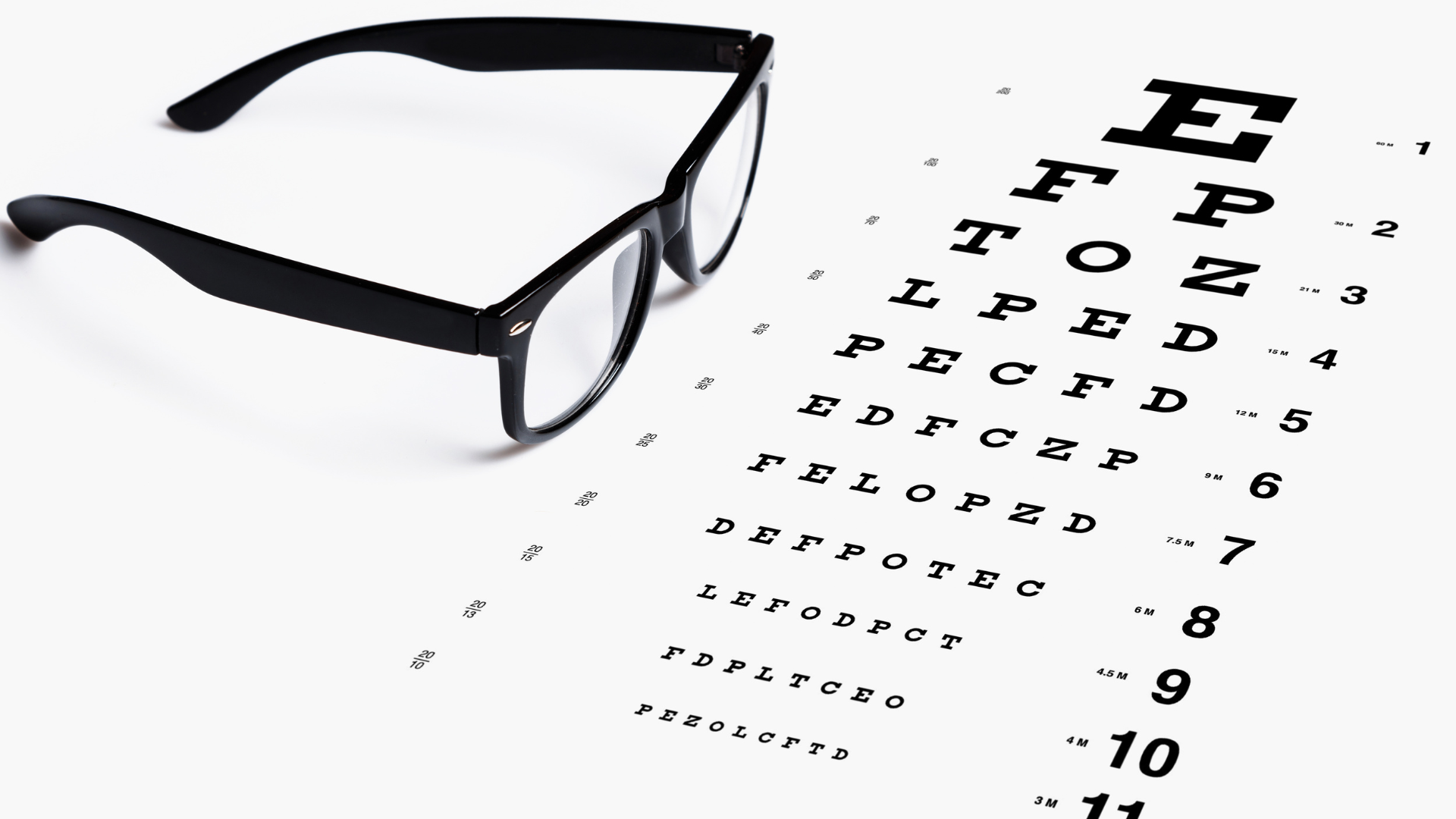 Kính gọng (kính thuốc) được sử dụng phổ biến trong điều chỉnh các tật khúc xạ