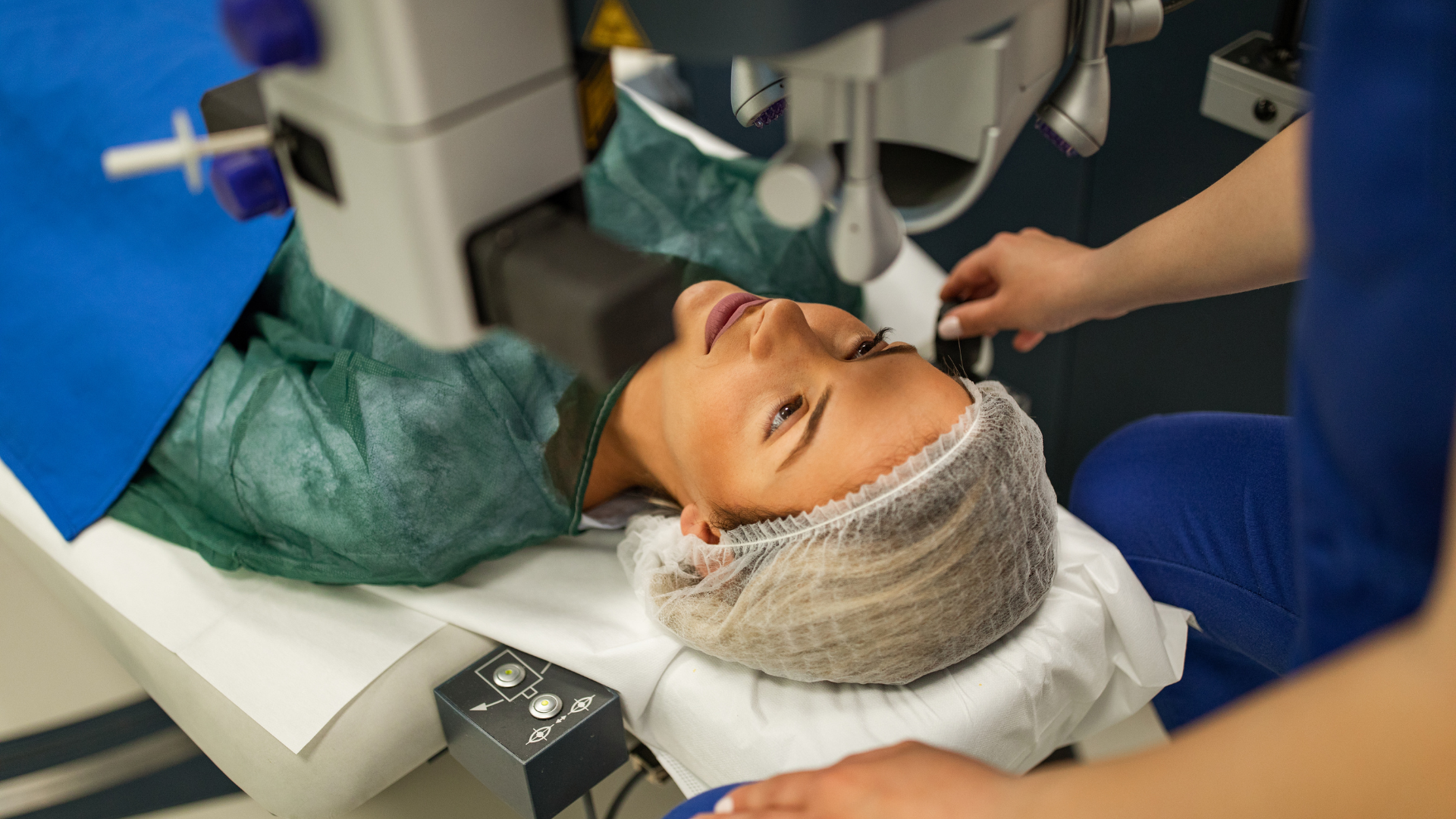 Phẫu thuật khúc xạ bằng laser là nhóm kỹ thuật phổ biến