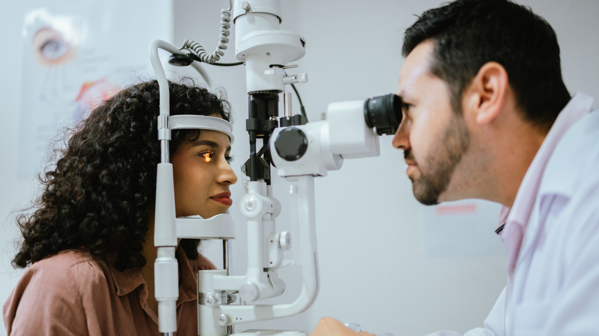 Người bệnh cần được thăm khám và đánh giá kỹ lưỡng bởi bác sĩ chuyên khoa mắt