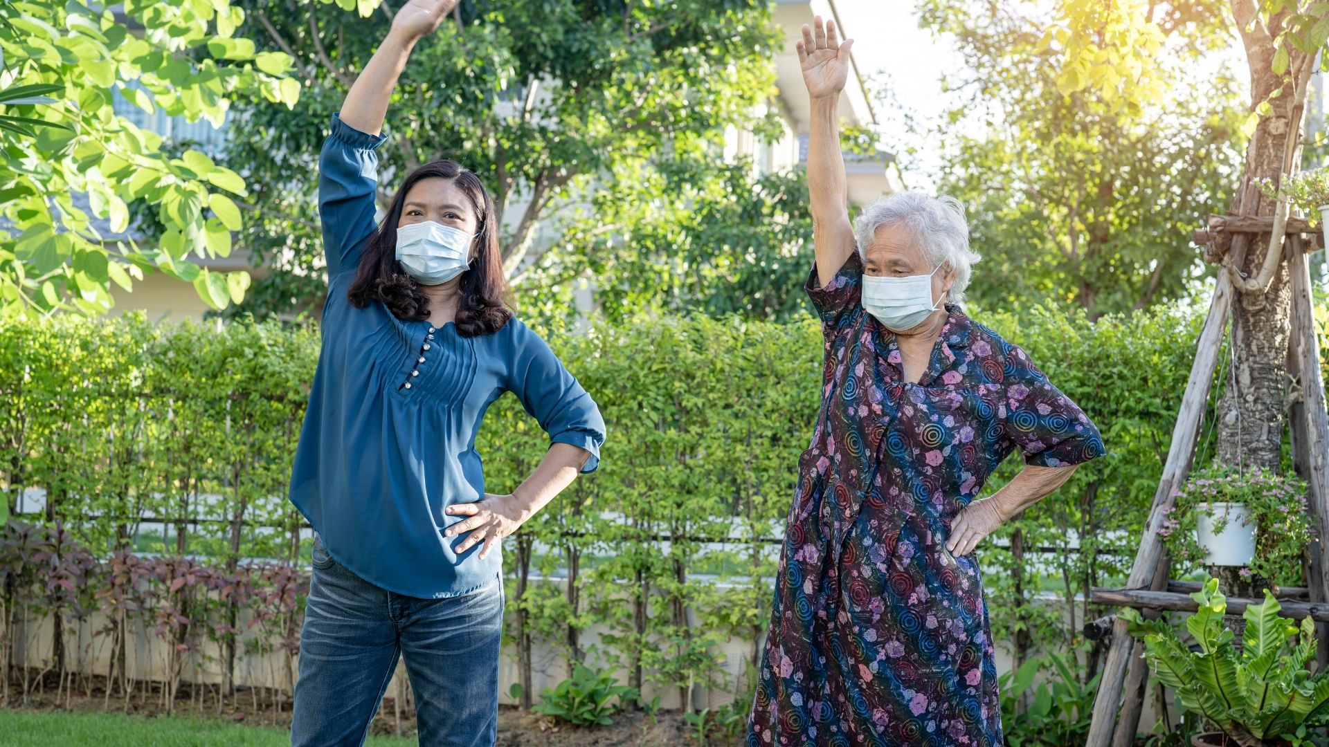 Thiếu hụt nội tiết tố ở phụ nữ sau mãn kinh gây loãng xương