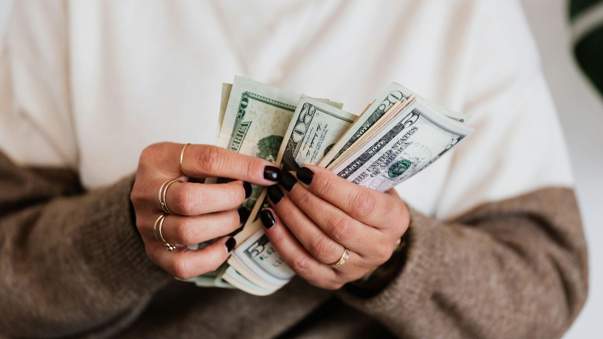 Chi phí khá cao là một trong những hạn chế của phương pháp lọc mỡ máu