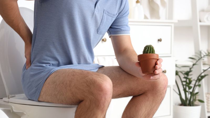 Búi trĩ hỗn hợp xuất hiện cả bên trong và bên ngoài hậu môn