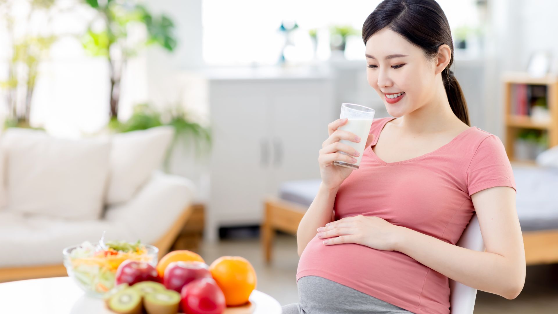 Lợi ích của bà bầu uống sữa đậu nành 3 tháng cuối là gì? 1