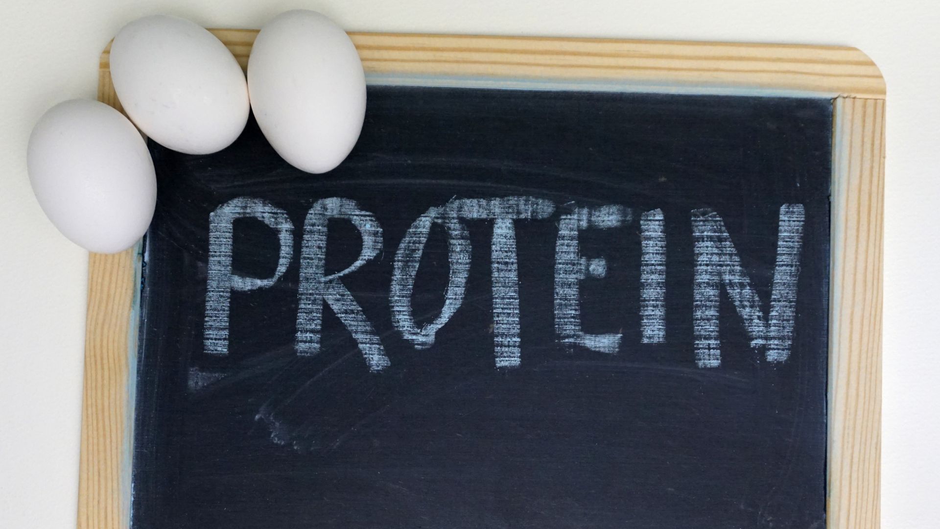 Lòng trắng trứng bao nhiêu protein? Giá trị dinh dưỡng và cách sử dụng an toàn 1
