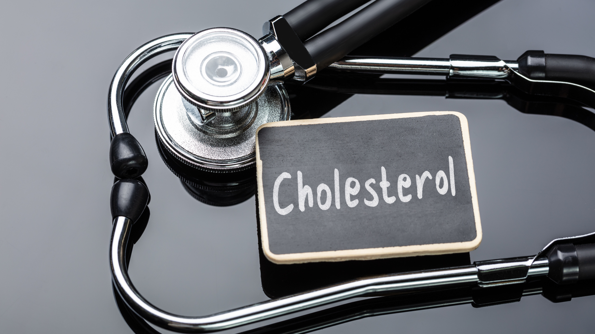 Với người cần kiểm soát cholesterol, lòng trắng trứng gà là lựa chọn protein khá phù hợp