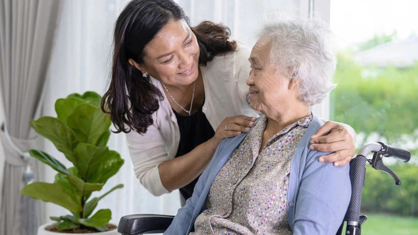 Lão hóa là một yếu tố nguy cơ chính gây nứt lưỡi