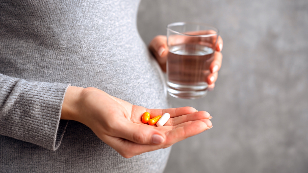 Mẹ bầu cần bổ sung sắt theo đúng chỉ định bác sĩ để phòng tránh thừa hay thiếu sắt