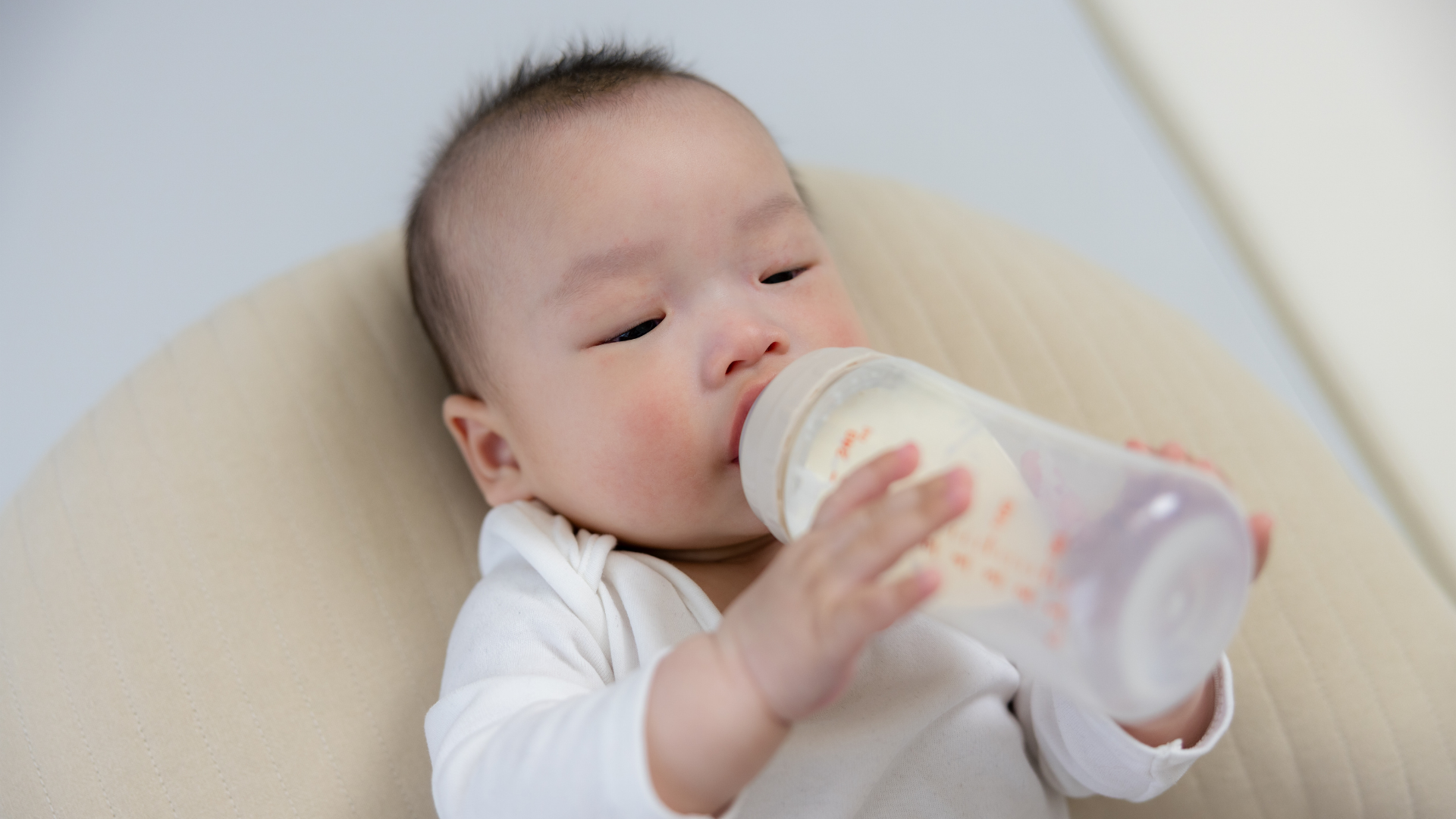 Áp dụng lượng sữa theo cân nặng cần linh hoạt theo từng trẻ