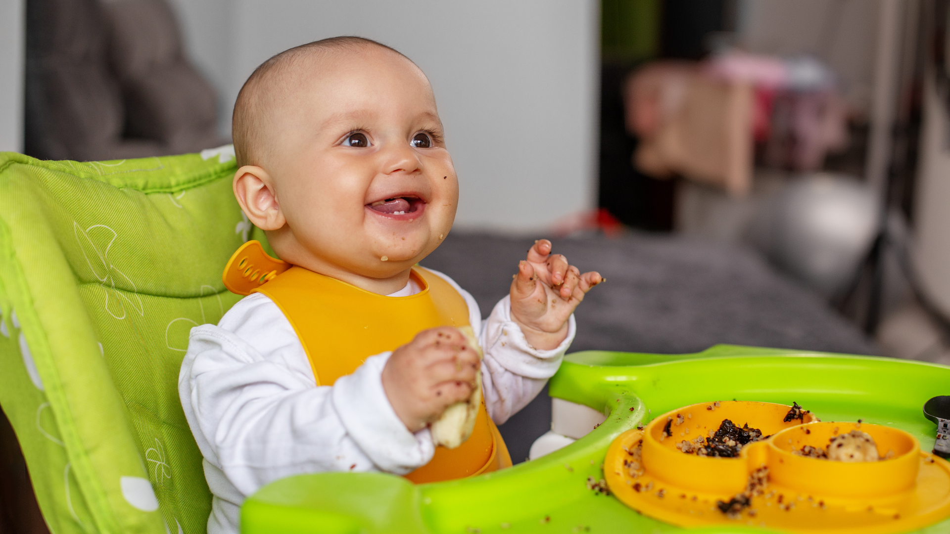 Kết hợp rau củ, trái cây, ngũ cốc, thịt cá để bé làm quen nhiều hương vị