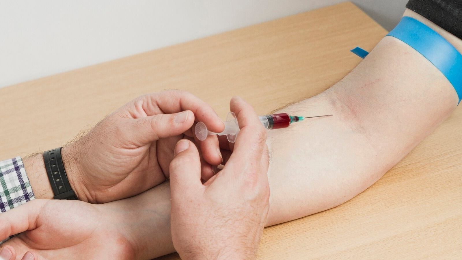 Huyết tương giàu tiểu cầu là một chế phẩm sinh học được tách chiết từ chính máu của người bệnh