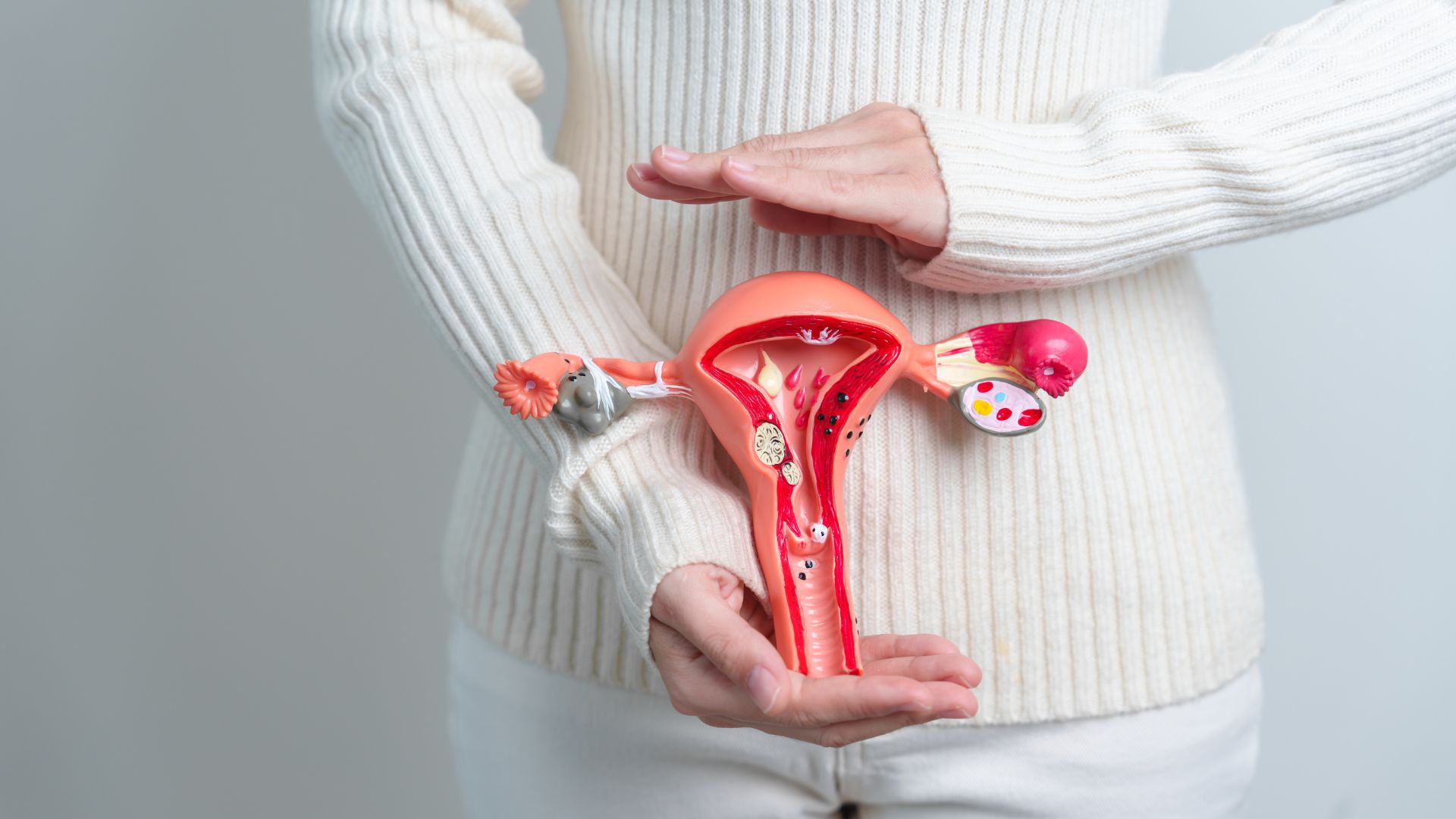 Mãn kinh sớm ở tuổi 25 xảy ra khi chức năng buồng trứng suy giảm sớm