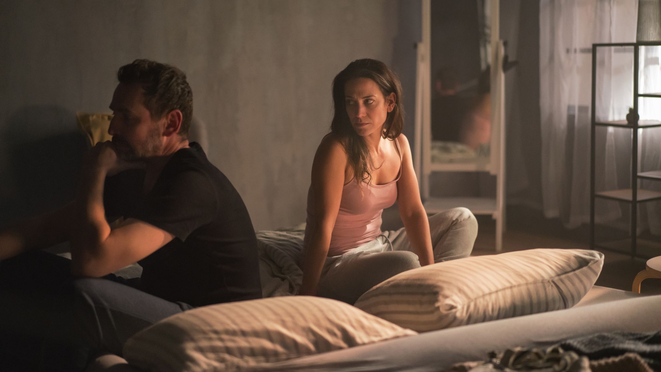 Khi bước vào mãn kinh, nồng độ estrogen suy giảm có thể gây khó chịu trong sinh hoạt vợ chồng