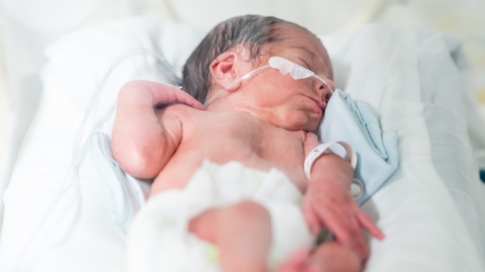 Nguy cơ tăng sinh non cao hơn so với thai kỳ đơn thai bình thường do môi trường tử cung thay đổi