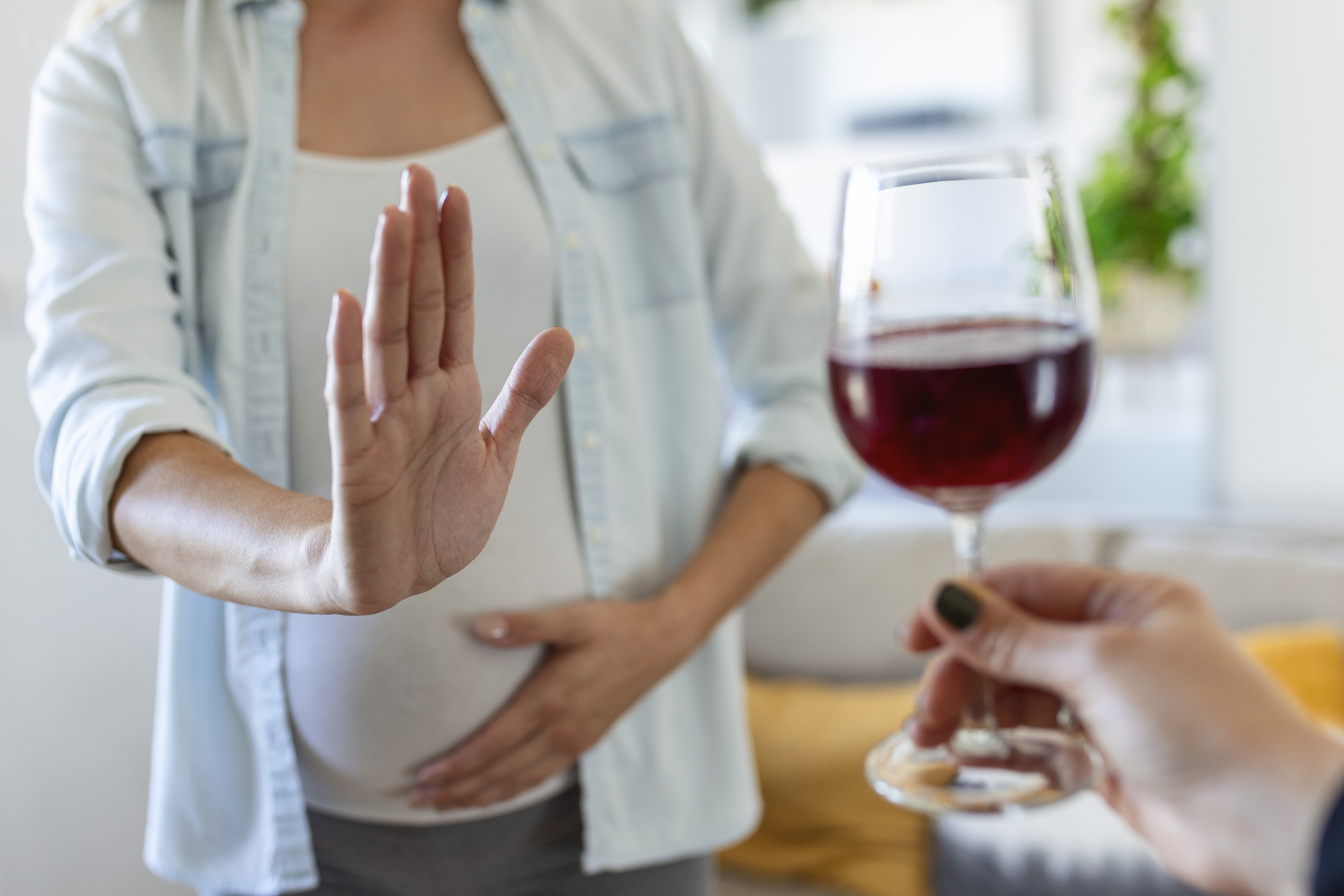 Mẹ bầu nên tránh xa các chất kích thích có hại