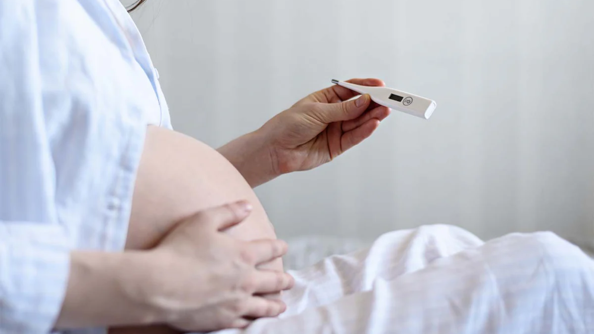 Không phải cứ đi tiểu nhiều là đáng lo, nhưng nếu kèm sốt hay mệt mỏi, mẹ bầu nên kiểm tra sớm