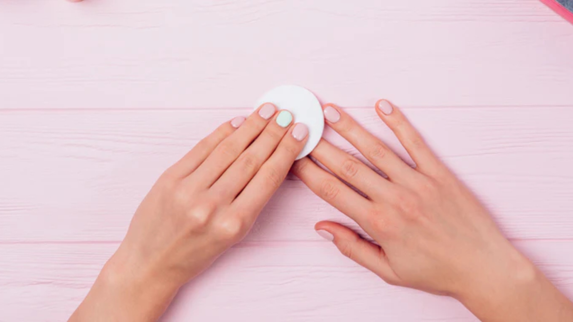 Mẹ bầu có thể dùng acetone tẩy sơn móng, chỉ cần sử dụng vừa phải và trong không gian thật thoáng khí