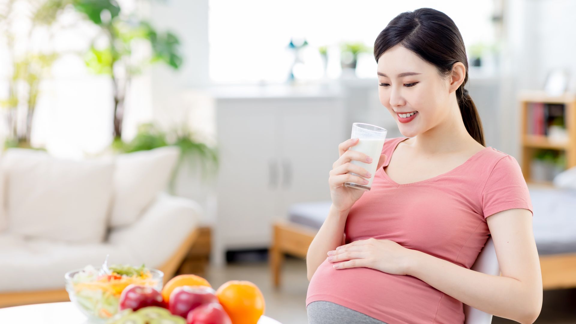 Mẹ bầu thắc mắc mang thai tuần đầu có đau lưng không có thể yên tâm khi kết hợp nghỉ ngơi và vận động nhẹ nhàng