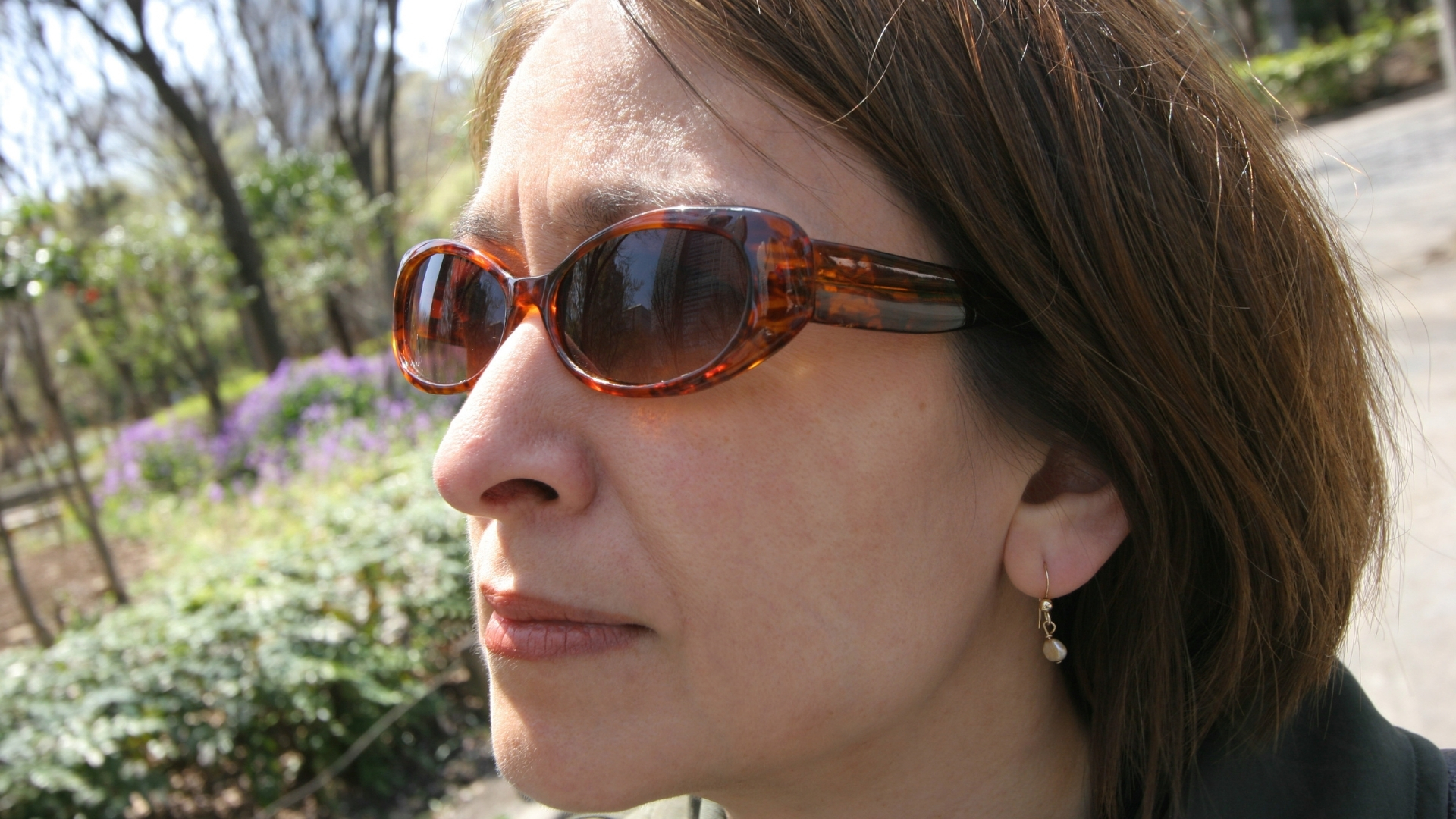 Kính mát giúp bảo vệ mắt khỏi bụi, gió, ánh sáng mạnh và tác nhân gây kích ứng