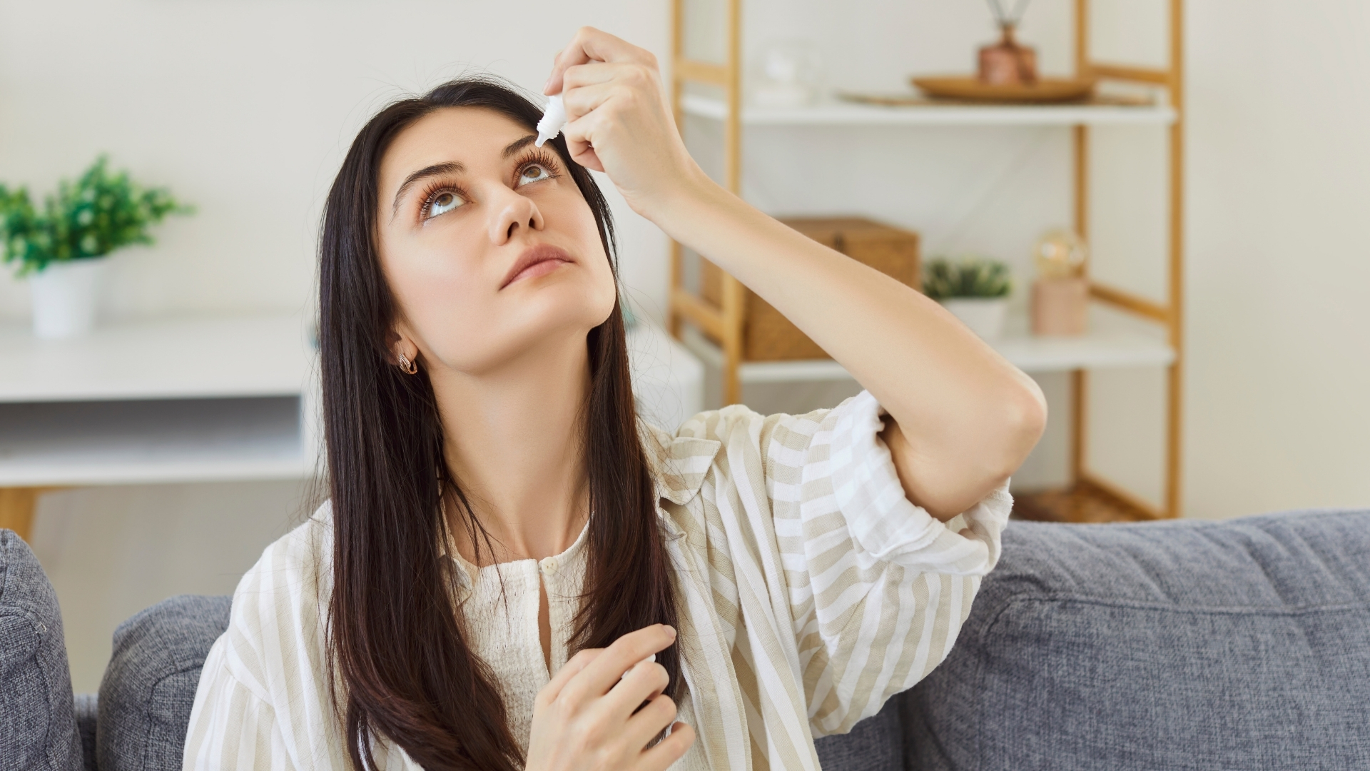 Viêm kết mạc dị ứng thường được điều trị bằng thuốc nhỏ chống dị ứng