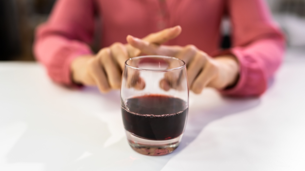 Tránh caffeine, rượu, thuốc lá giúp cơ thể thư giãn để dễ ngủ hơn
