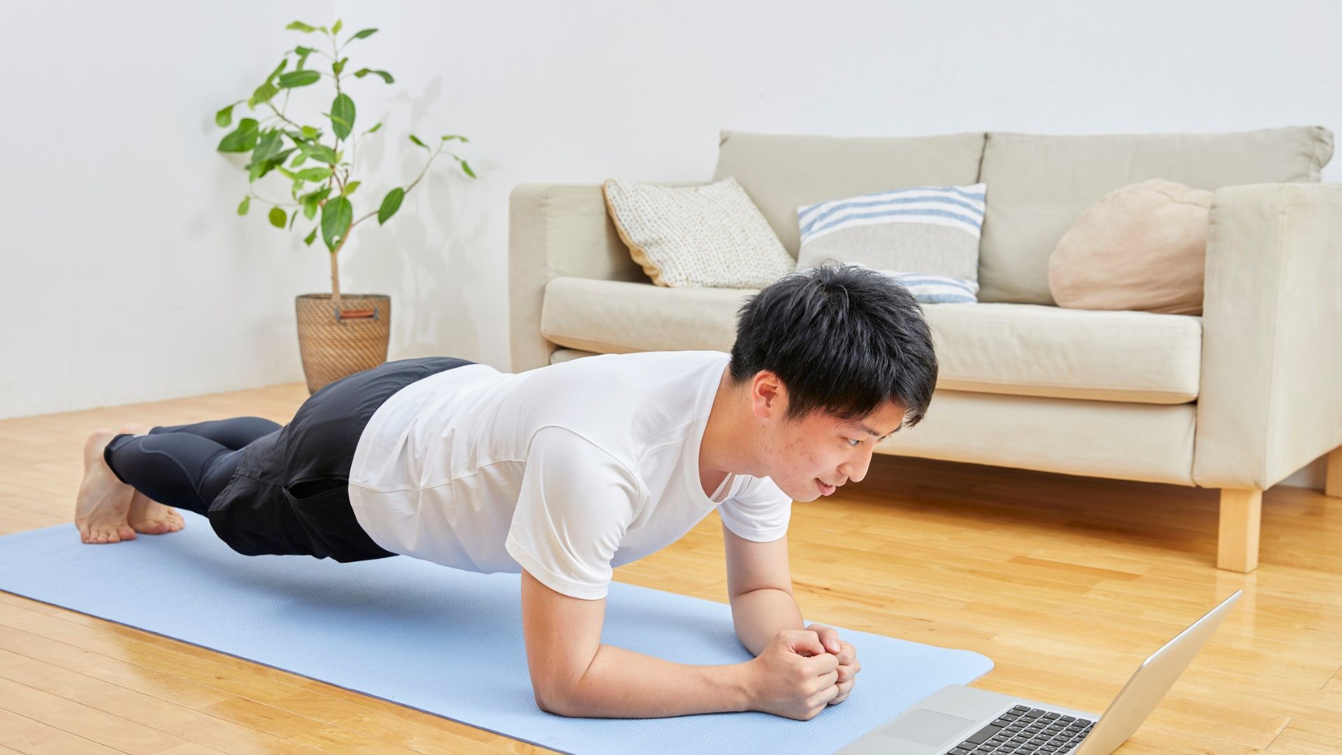 Duy trì vận động tối thiểu 30 phút mỗi ngày để hóa giải lượng calo từ mật ong