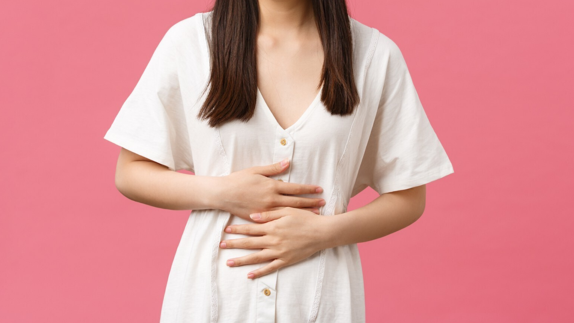 Máu báo thai ít gây đau bụng, chỉ hơi nhói nhẹ hoặc kèm mệt mỏi, tức ngực