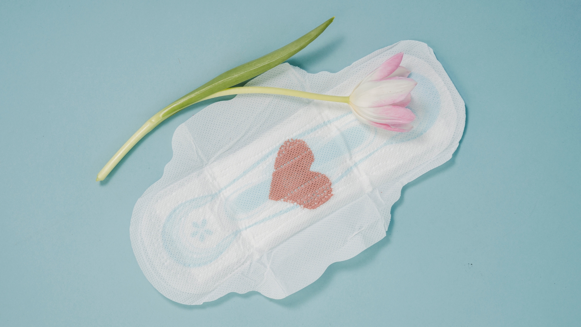 Máu báo thai màu gì? Máu báo thai thường có màu hồng nhạt, đỏ tươi hoặc nâu sẫm