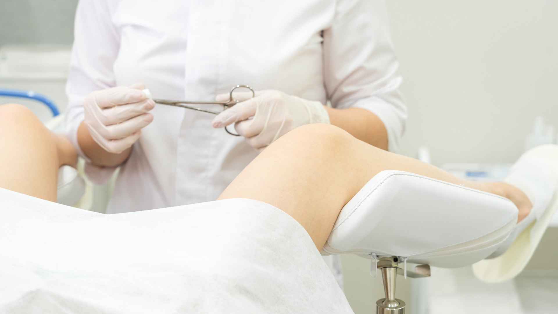 Các bệnh lý phụ khoa có thể gây chảy máu nhẹ