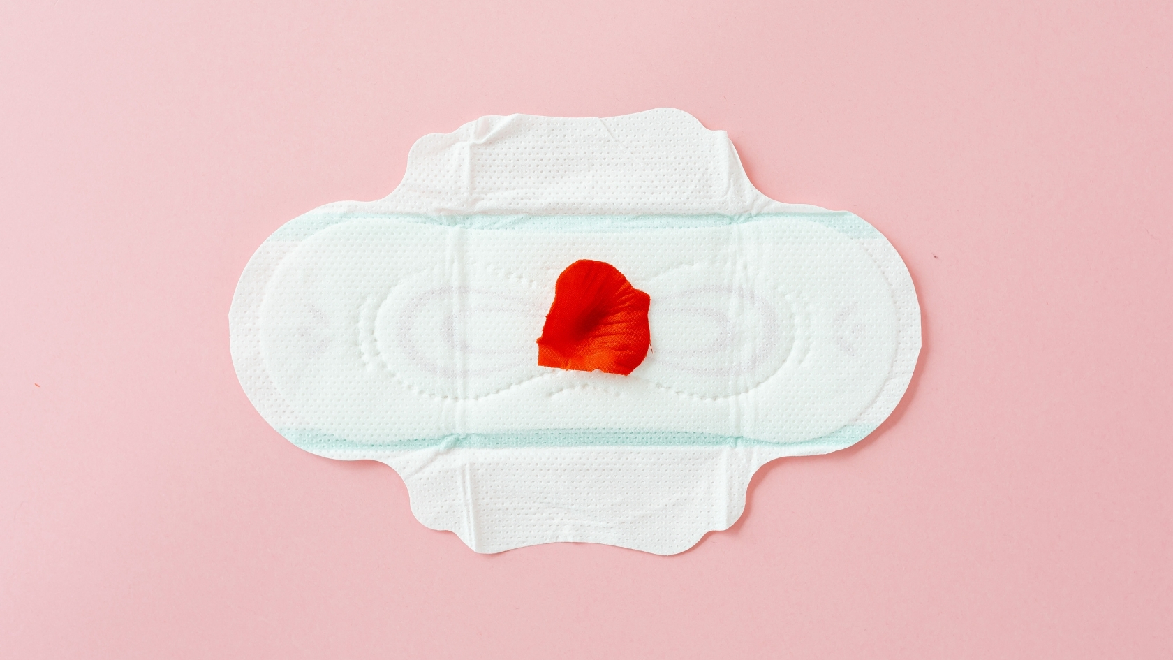 Khác với kinh nguyệt thông thường, máu báo thai thường chỉ xuất hiện với lượng rất ít