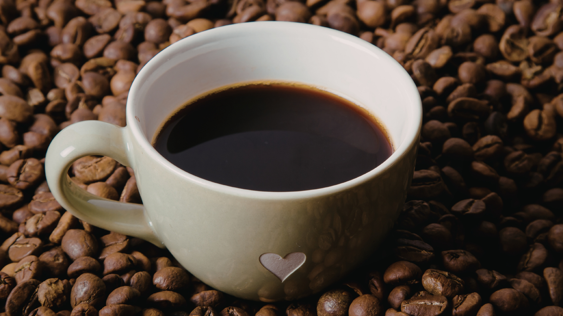 Giới hạn dưới 200 mg caffeine mỗi ngày để bảo vệ mẹ và bé