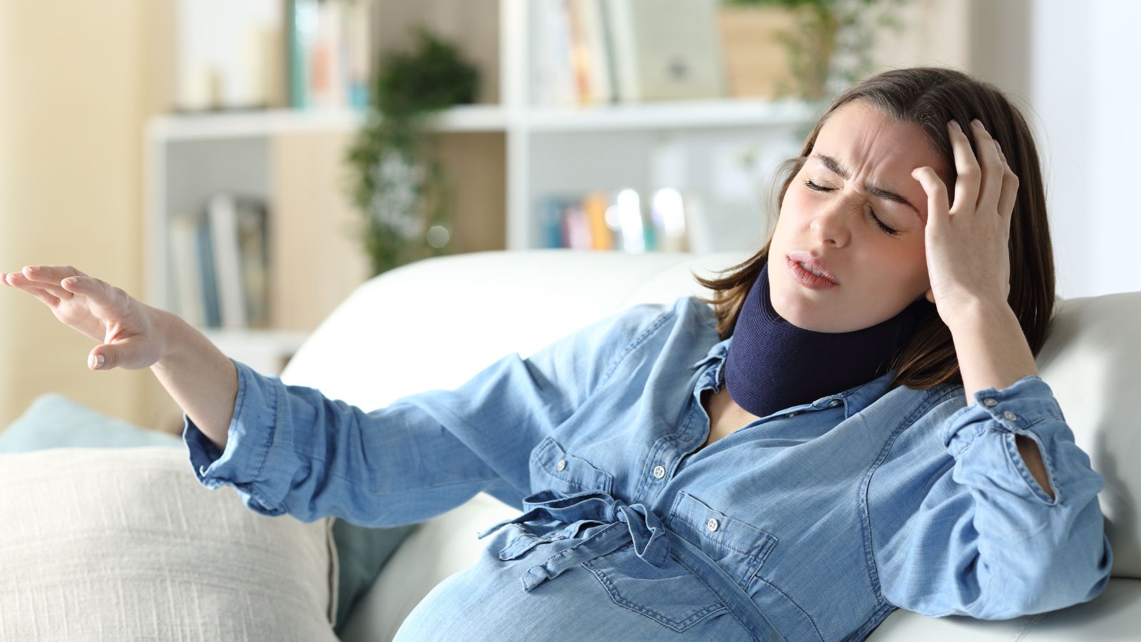 Mẹ bầu chóng mặt có thể do đứng dậy hoặc vận động đột ngột, máu chưa kịp lưu thông trở lại tim và não