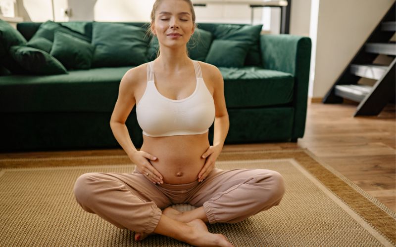 Mẹ bầu có tiền sử sinh non vẫn có thể vận động nhẹ nhàng thay vì nằm bất động