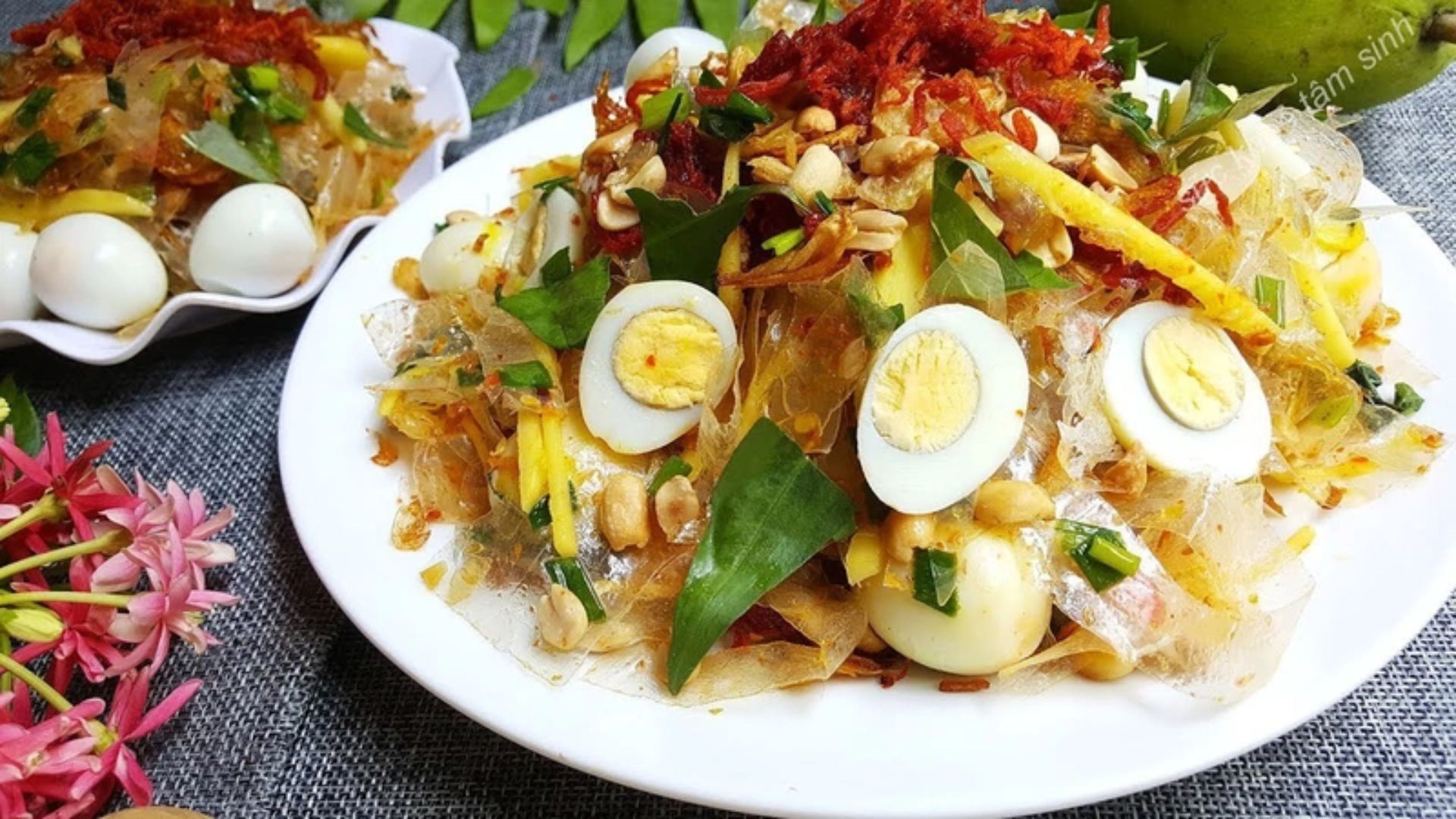 Mẹ bầu nên tự chế biến bánh tráng trộn tại nhà để đảm bảo an toàn thực phẩm