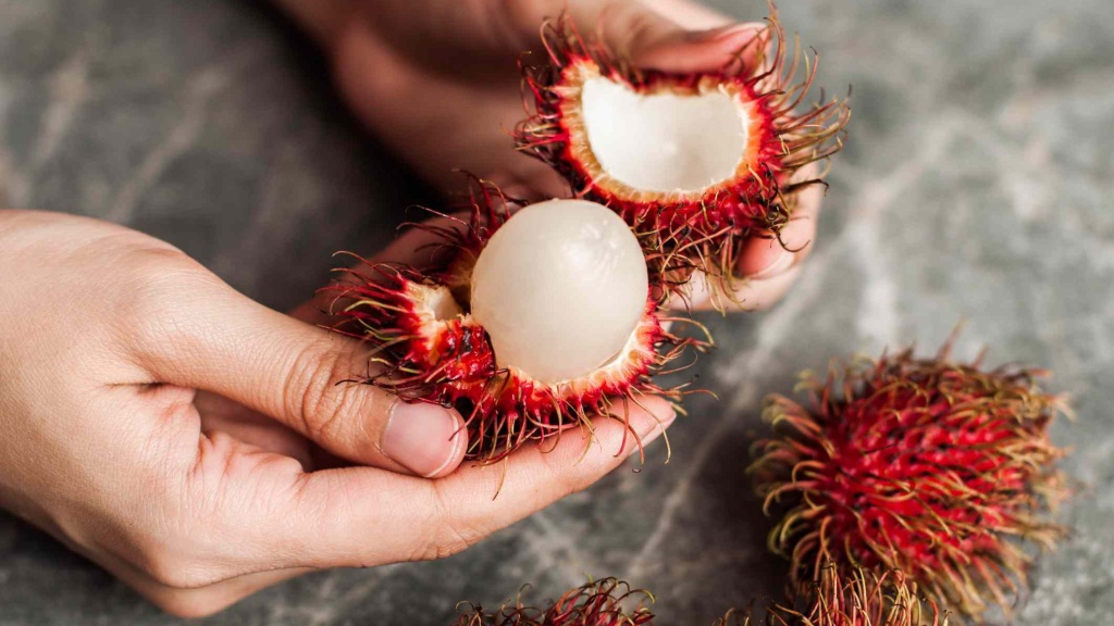 me-sau-sinh-an-chom-chom-duoc-khong-can-luu-y-gi 2.jpg