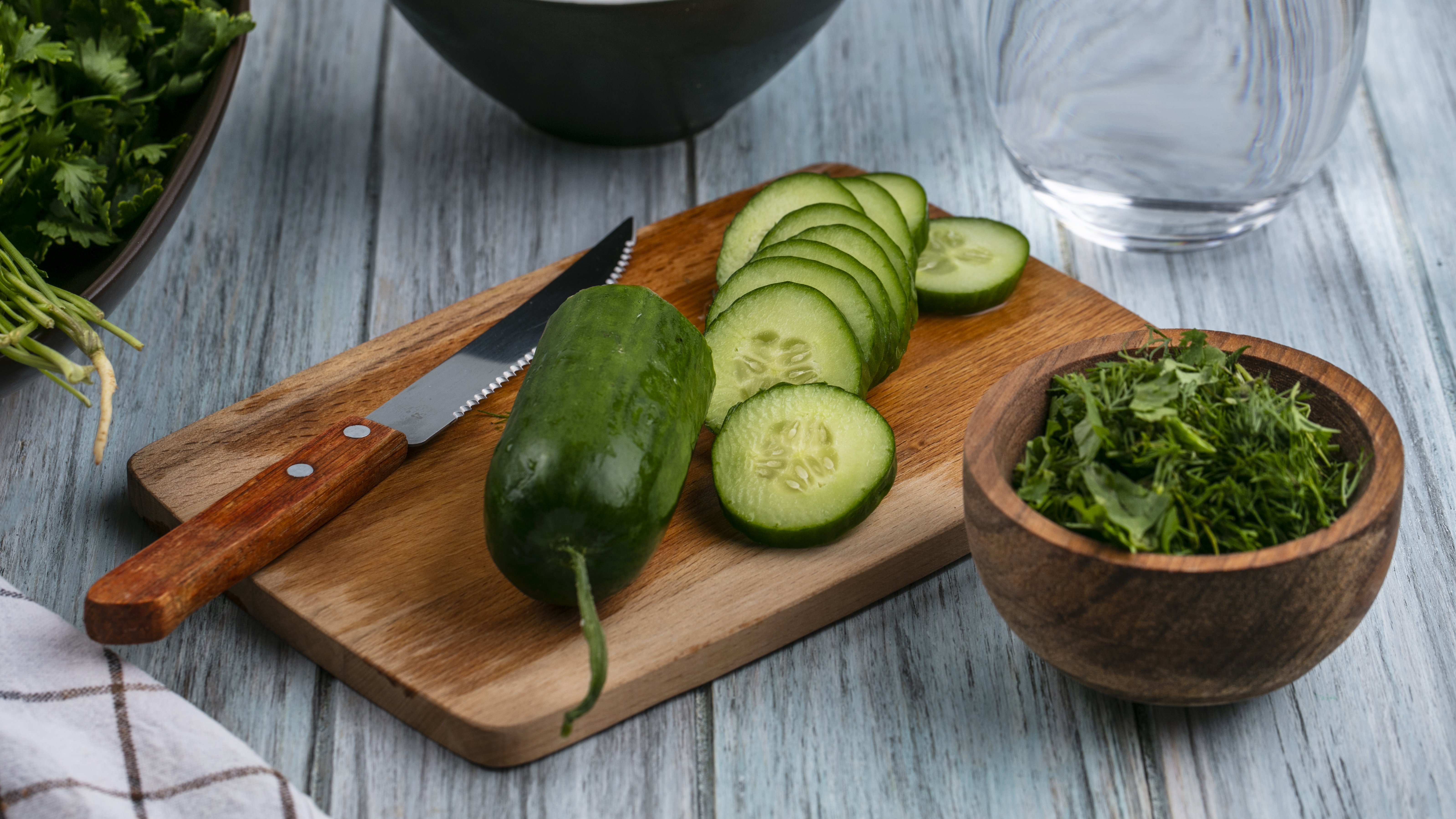 Sau sinh mổ ăn dưa leo được không là thắc mắc phổ biến của nhiều mẹ sau sinh