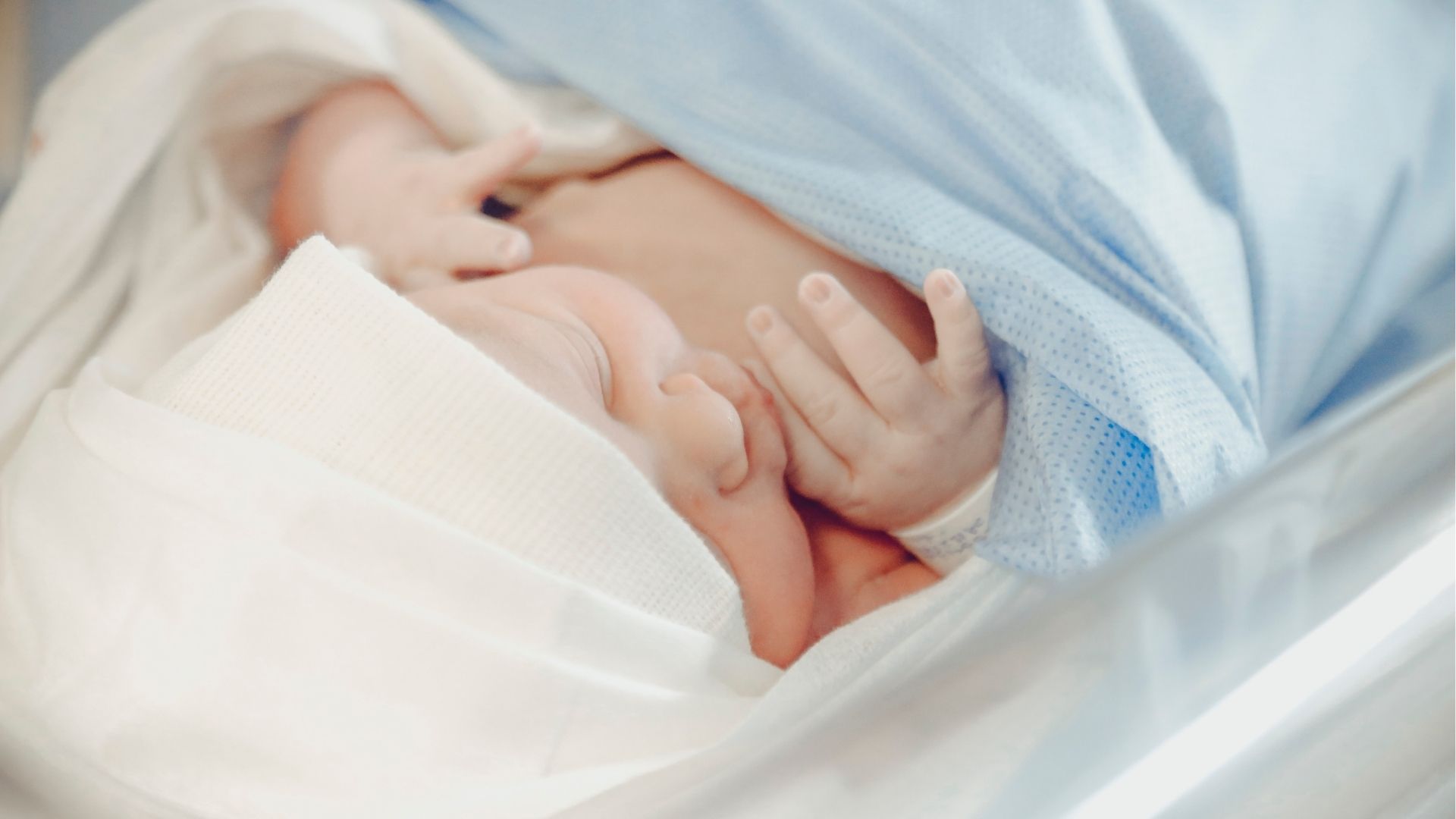 Cha mẹ nên đưa trẻ đi khám khi có hiện tượng thở bất thường