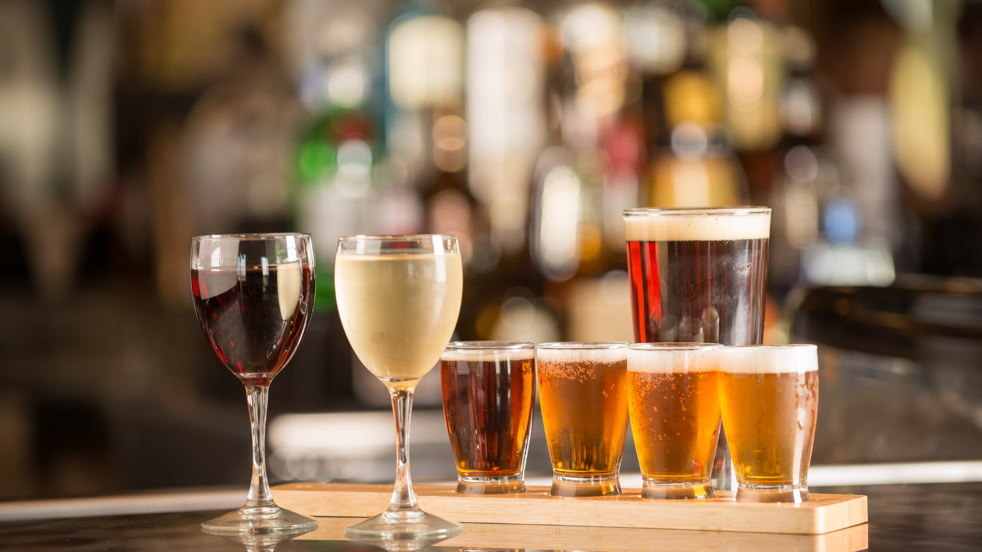 Uống rượu bia thường xuyên hoặc quá chén một lần cũng khiến men gan tăng vọt trong vài ngày đến vài tuần