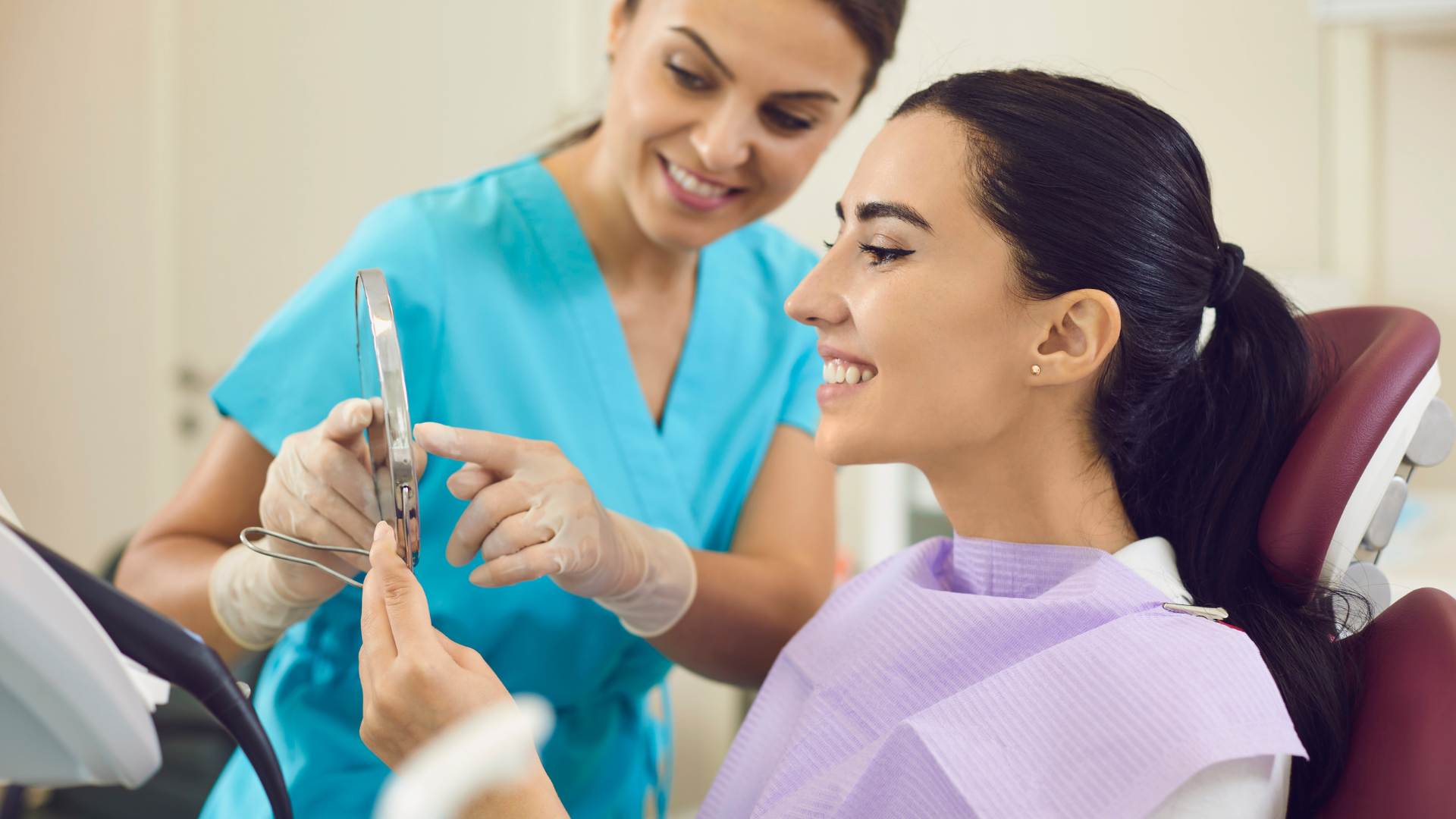 Khám răng và lấy cao răng 6 tháng/lần giúp phát hiện sớm các vấn đề răng miệng và duy trì sức khỏe nướu, men răng