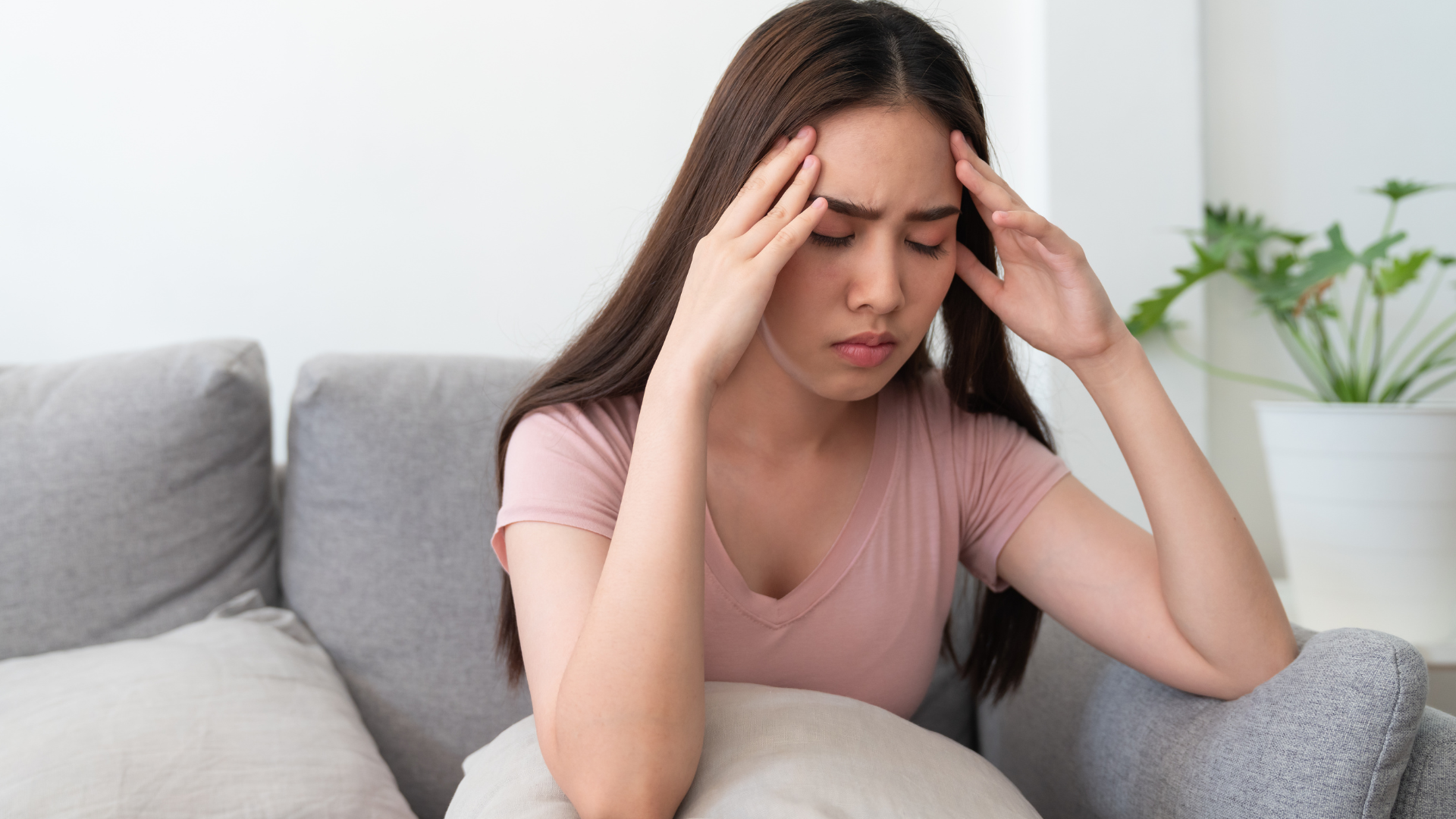 Khi miệng tiết nhiều nước bọt kèm buồn nôn, các biểu hiện thần kinh thường gặp bao gồm chóng mặt, choáng váng