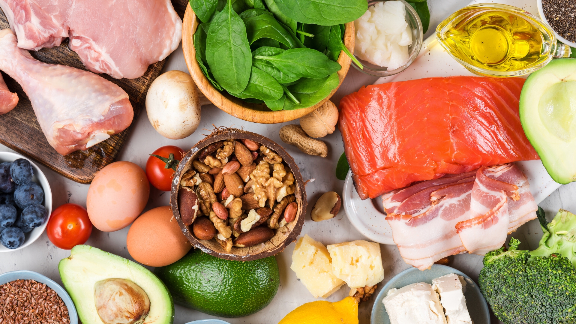 Điều chỉnh chế độ dinh dưỡng hợp lý giúp giảm tích lũy mỡ nội tạng và cải thiện độ nhạy insulin