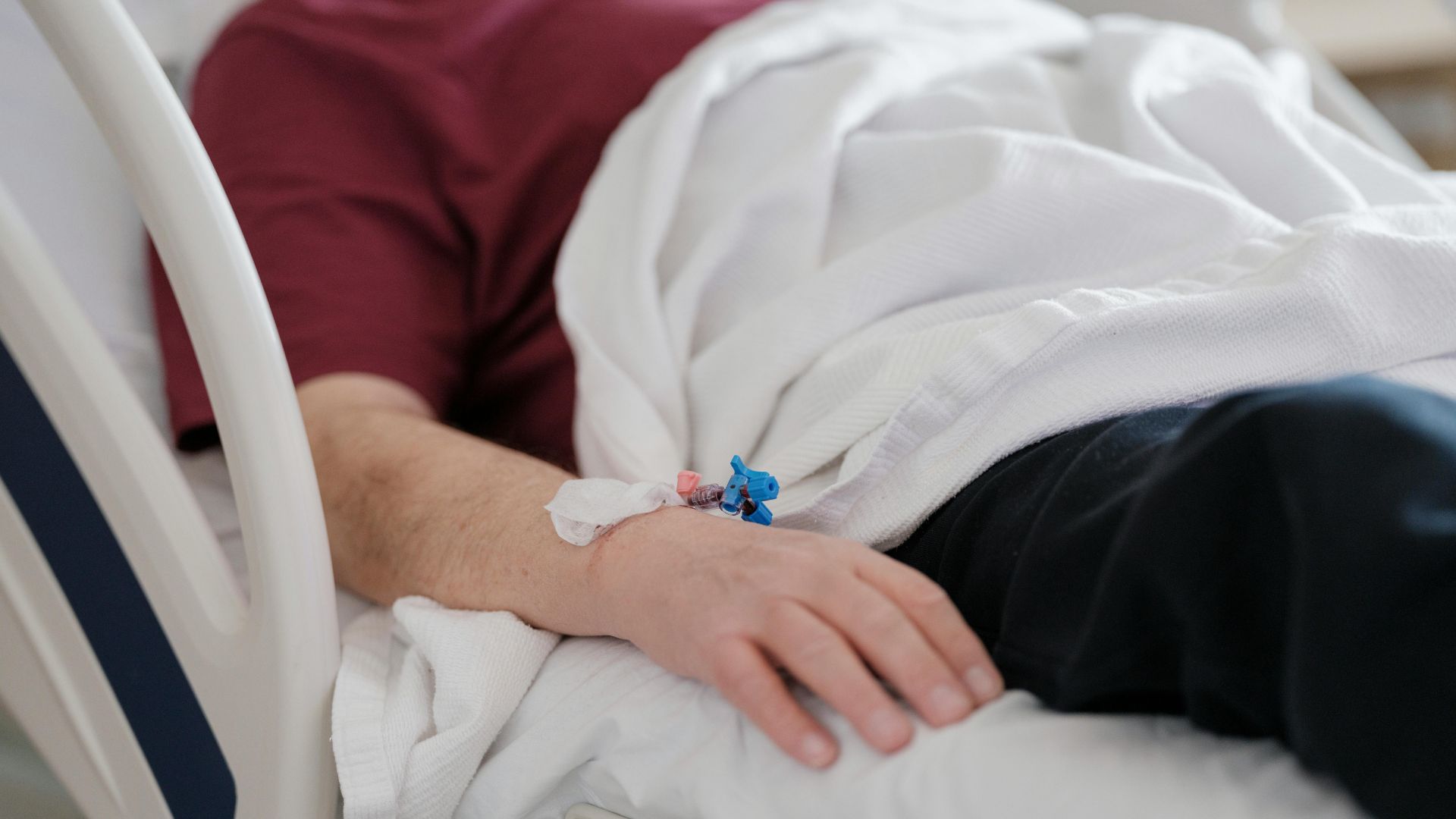 Tư thế phù hợp cho bệnh nhân sau mổ ruột thừa