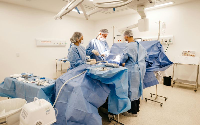 Tùy từng tình trạng và giai đoạn ung thư vú mà bác sĩ sẽ chỉ định phương pháp phẫu thuật khác nhau