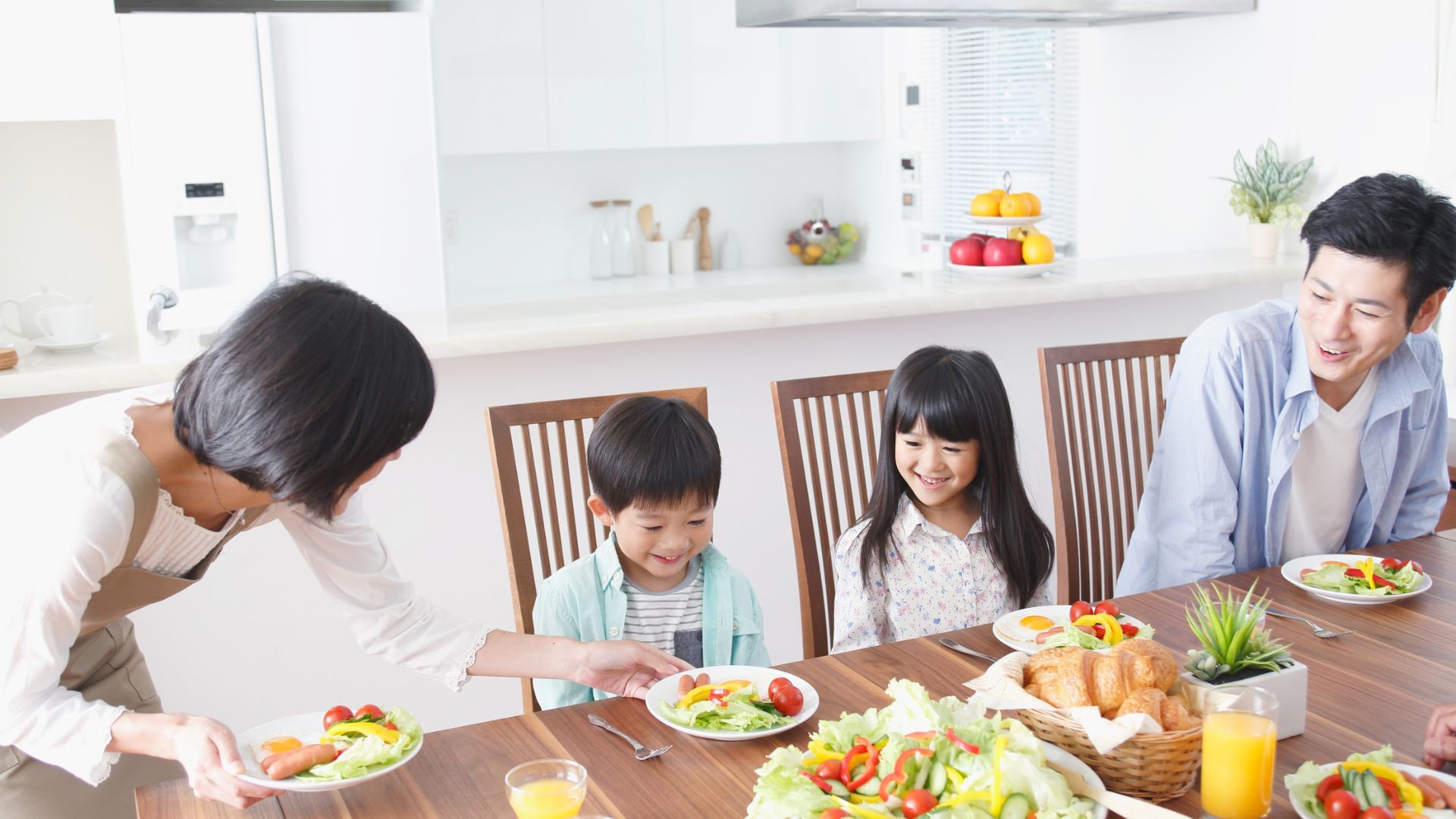 Bạn nên ăn dứa sau bữa ăn để tránh gây kích ứng dạ dày