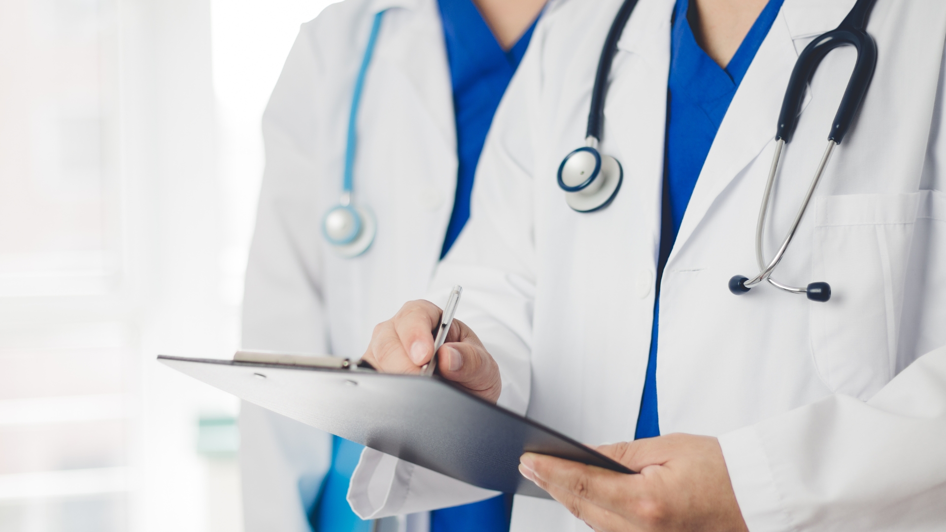 Bạn nên liên hệ với các chuyên gia y tế ngay nếu xuất hiện các triệu chứng bất thường
