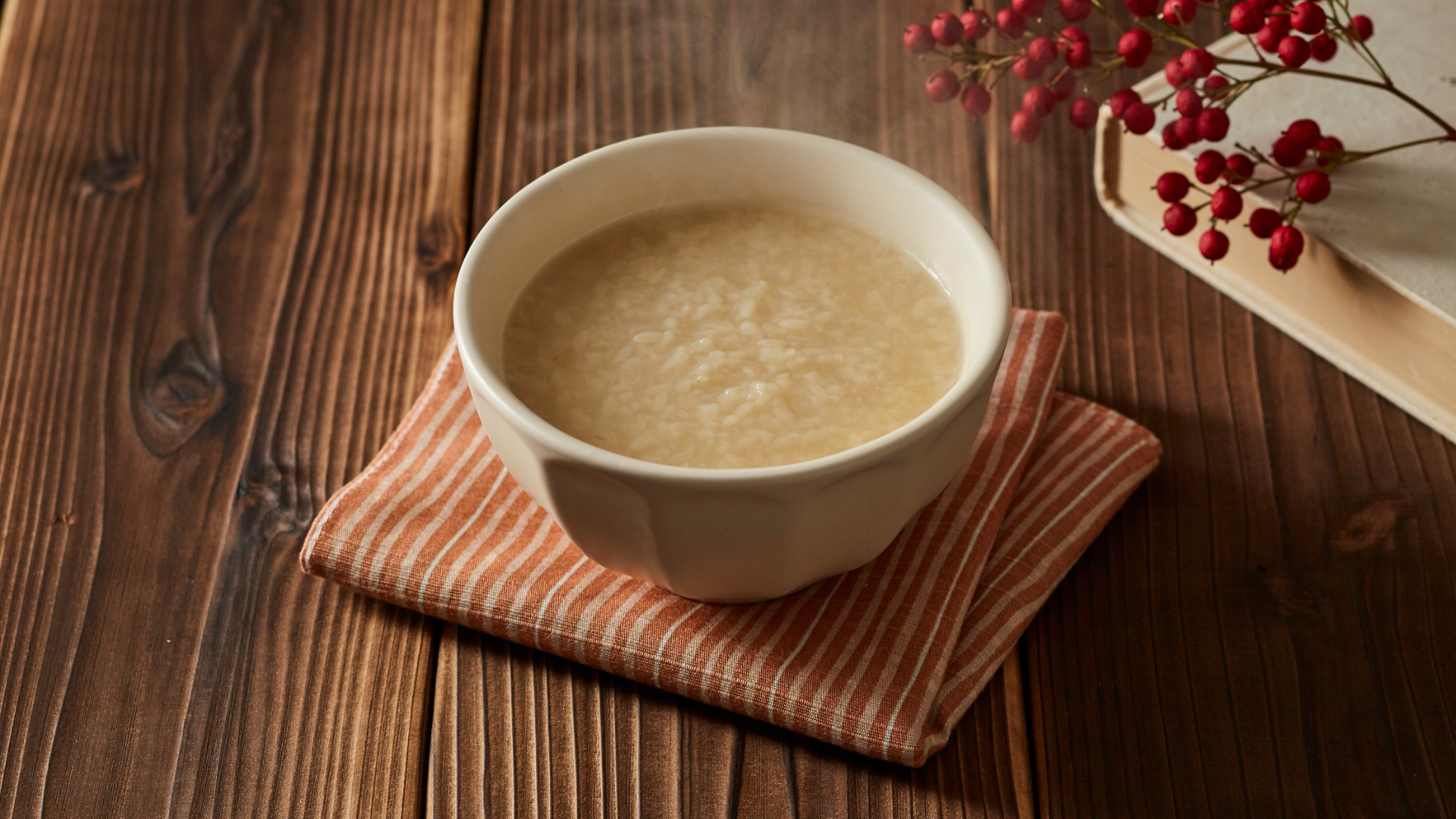 Cháo no lâu là cháo có đủ đạm và rau, không chỉ toàn gạo