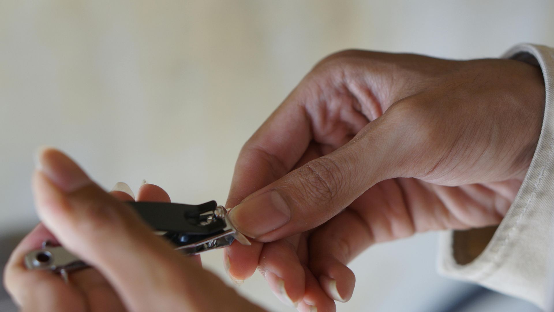 Chăm sóc móng đúng cách giúp cải thiện tình trạng móng tay trắng đục