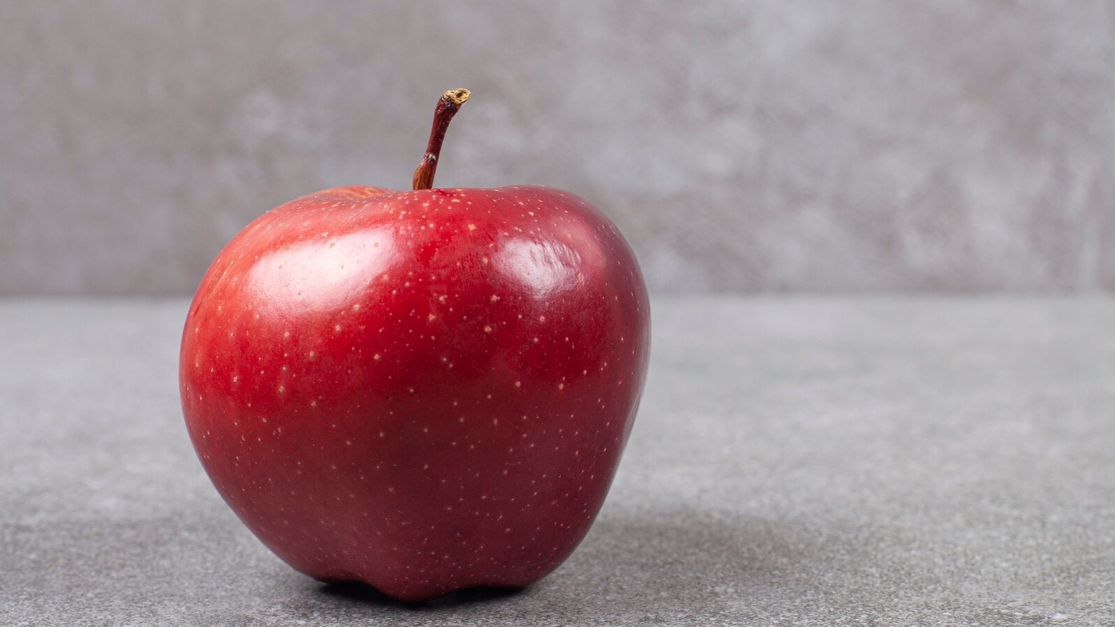 Không ít người vẫn băn khoăn một quả táo chứa bao nhiêu calo và liệu ăn táo có phù hợp với mục tiêu kiểm soát cân nặng