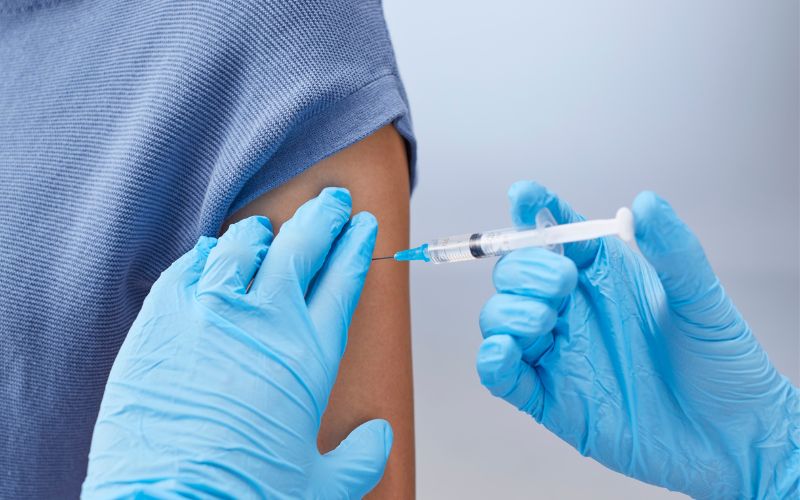 Tiêm phòng cúm là biện pháp hiệu quả nhất giúp phòng bệnh, cũng như các biến chứng tim mạch nguy hiểm khác