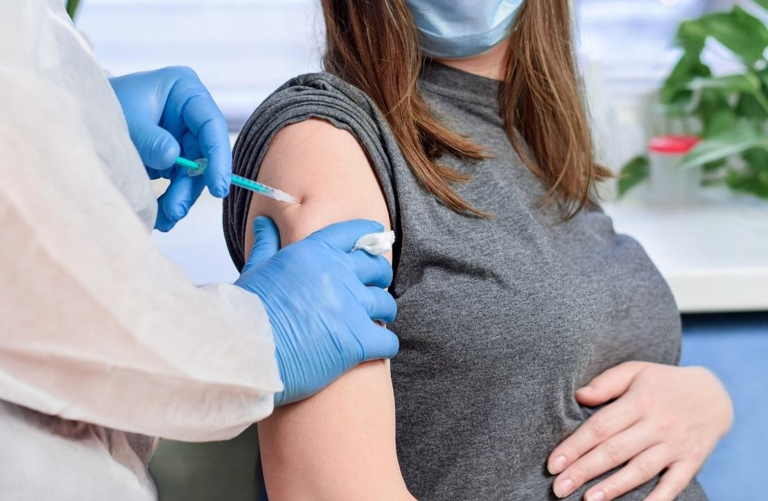 mot-so-luu-y-can-nam-truoc-khi-tiem-phong-cum-cho-ba-bau-1 Cropped.jpg